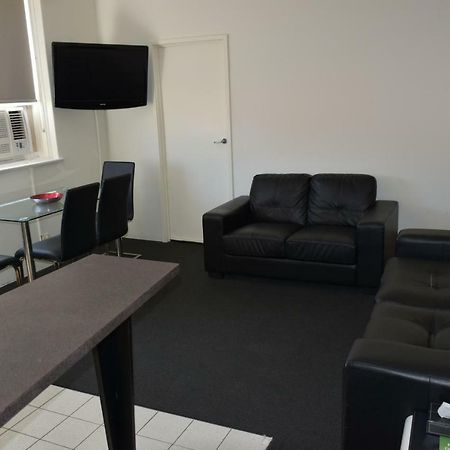 Apartments On Flemington Мельбурн Экстерьер фото