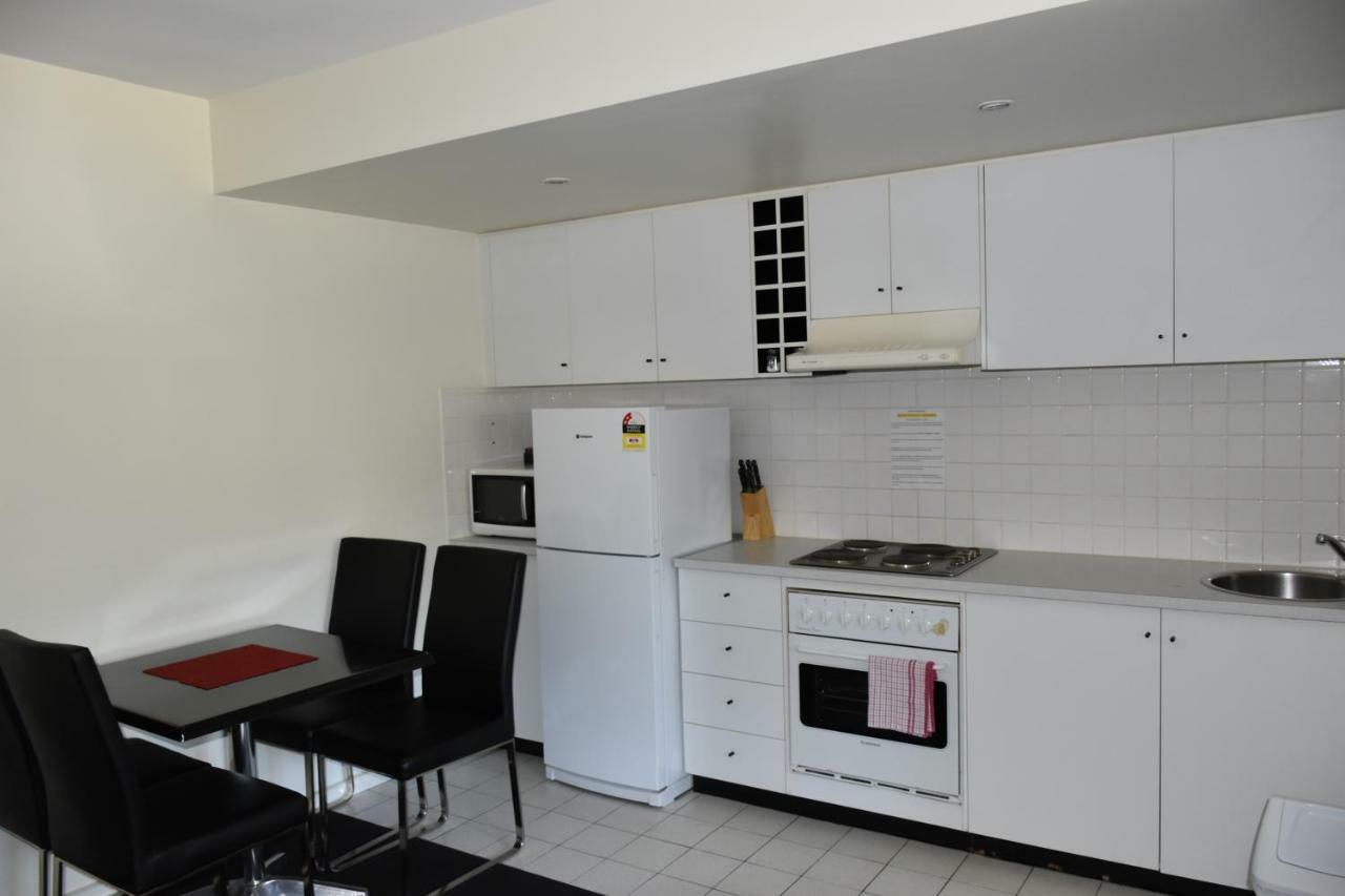 Apartments On Flemington Мельбурн Экстерьер фото