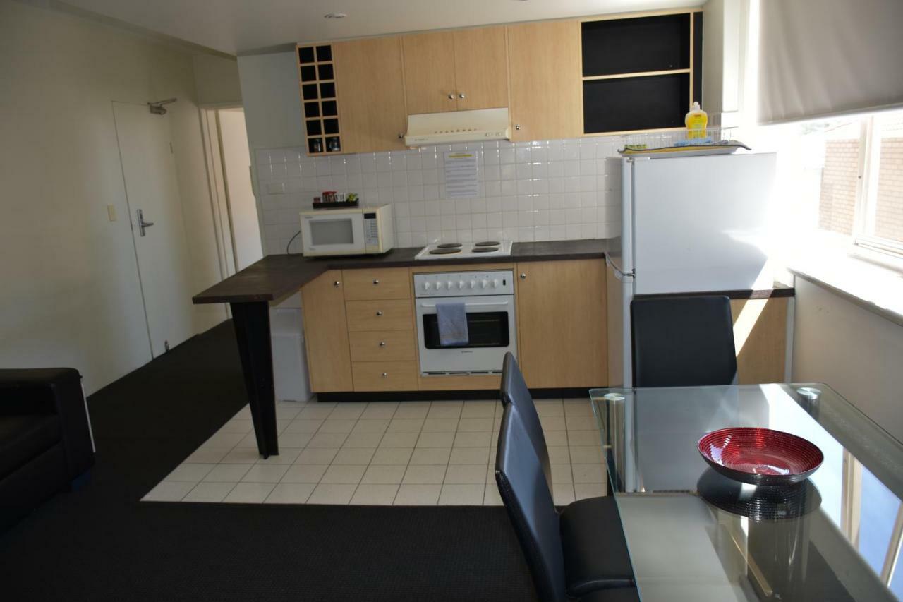 Apartments On Flemington Мельбурн Экстерьер фото